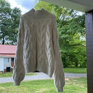 WOMENS SWEATER WHITE (LARGE)